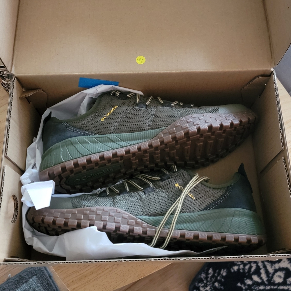 Men's Columbia Fairbanks Low size 10 NEW